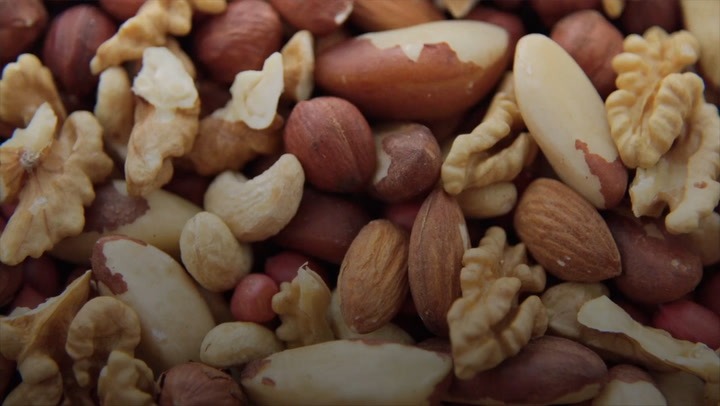 فواید خوردن آجیل در ساعات مختلف روز