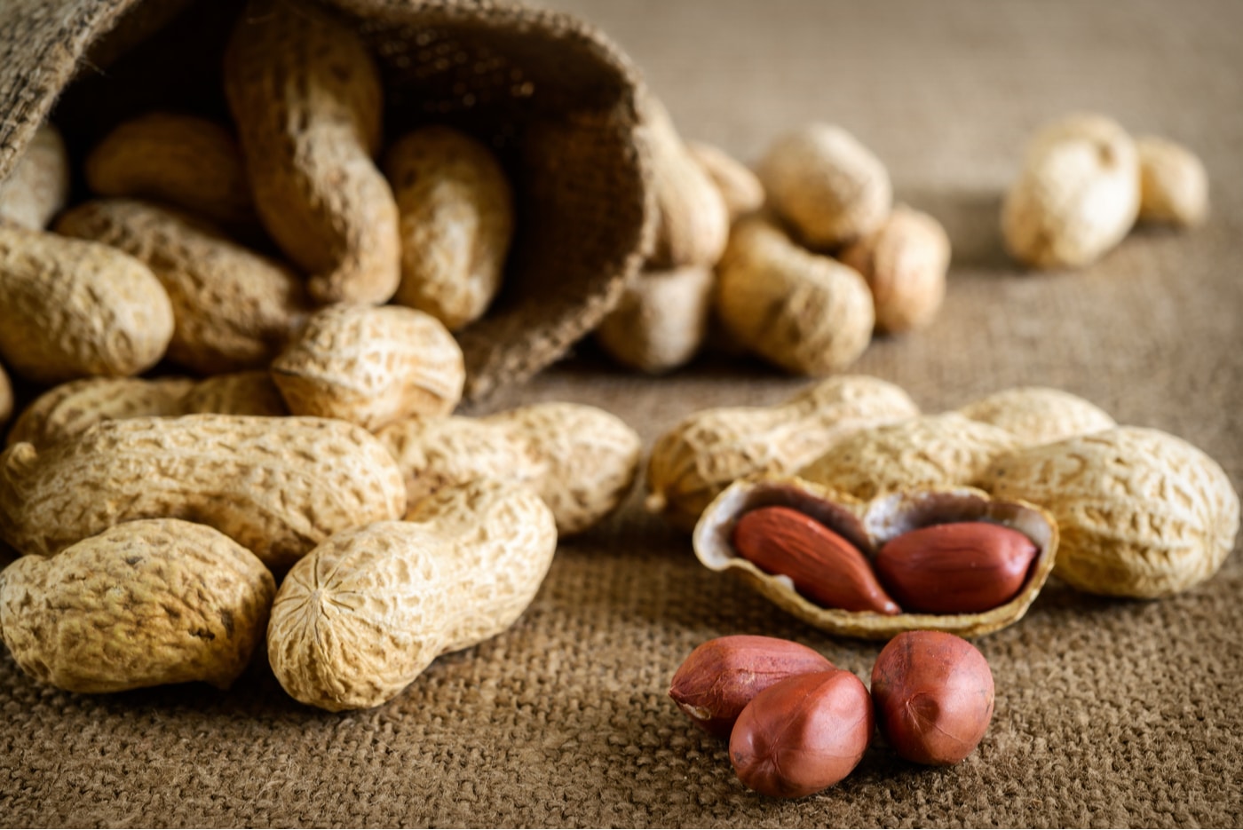 زینک بادام زمینی برای استخوان