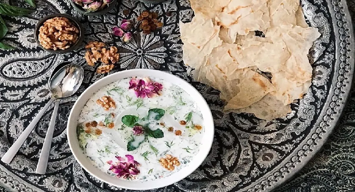 طرز تهیه آب دوغ خیار مجلسی
