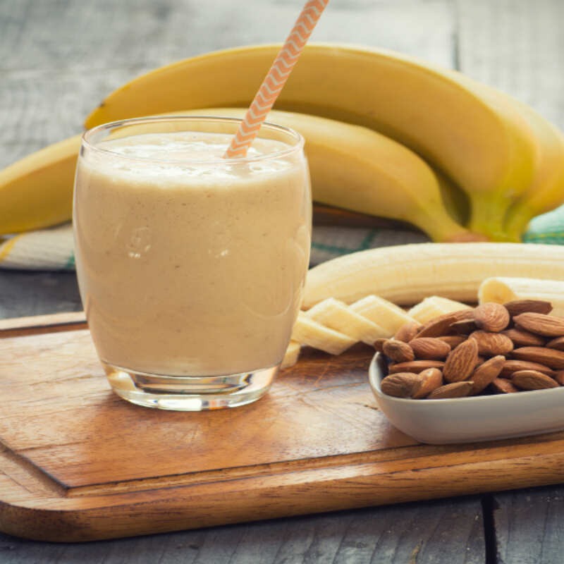 تهیه اسموتی موز و بادام