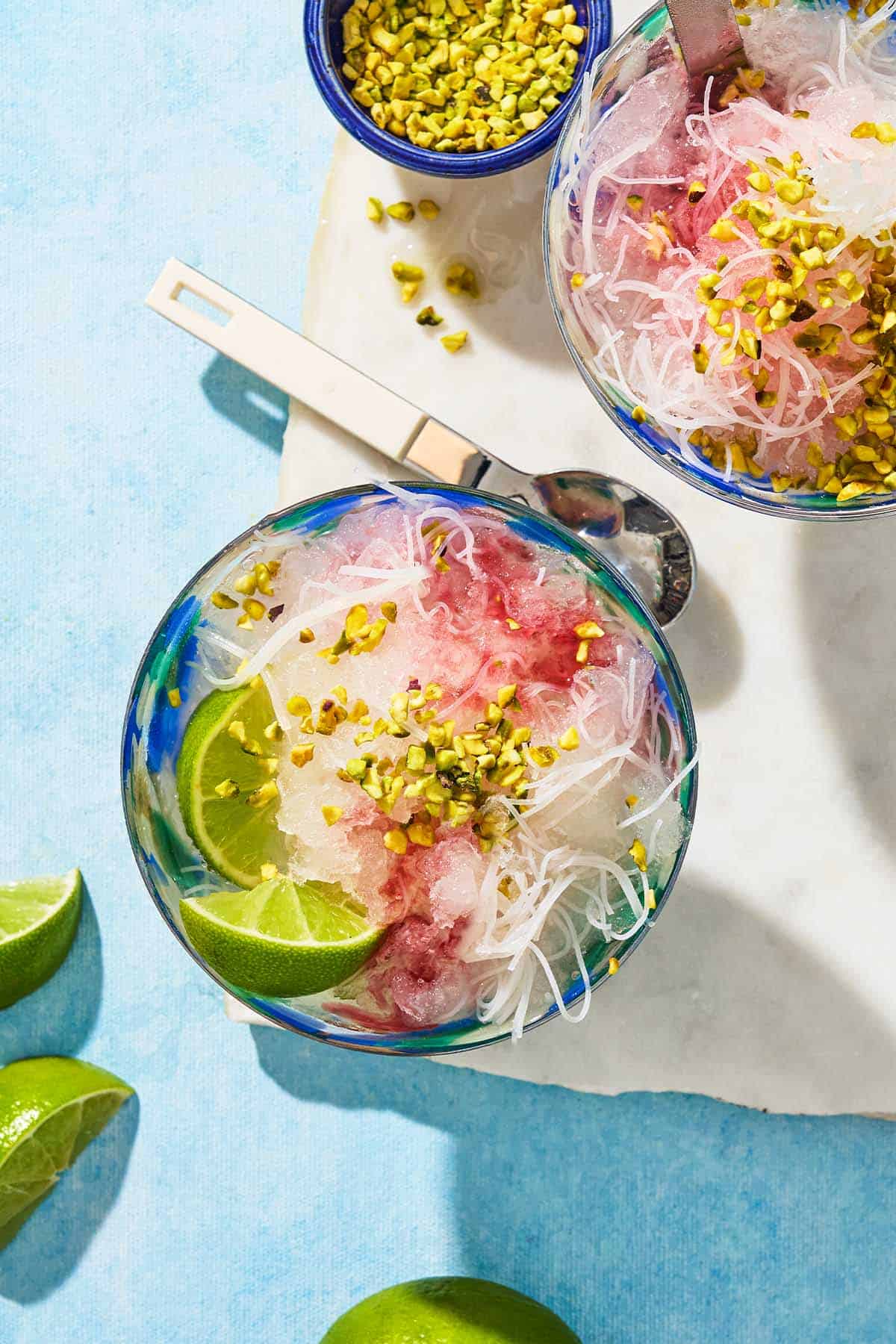 طرز تهیه فالوده خانگی تابستانی با مغز پسته و زرشک خشک