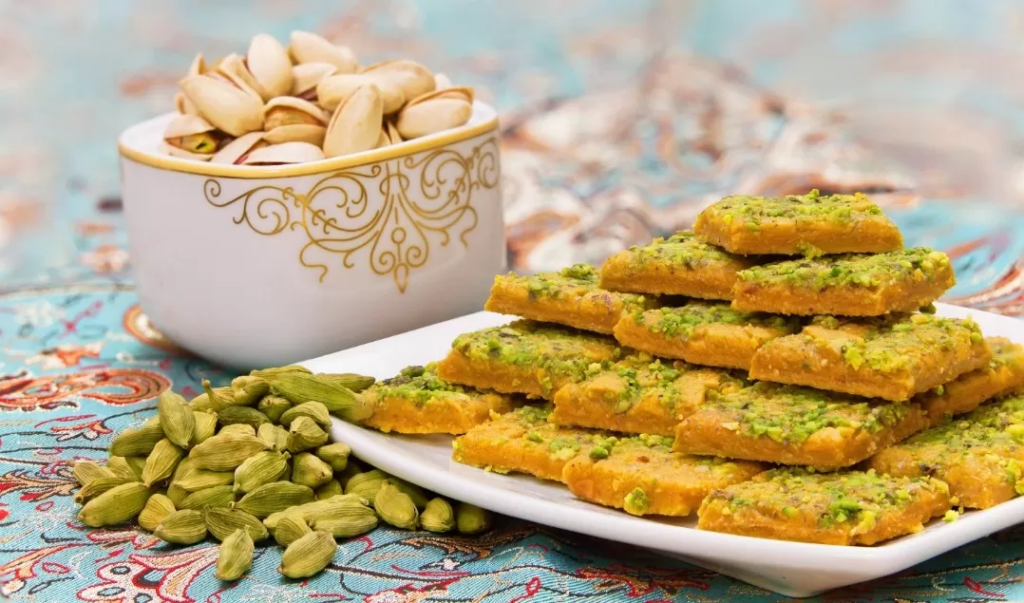 یزد؛ هم‌نشینی سنتی شیرینی‌های معروف با آجیل اصیل 