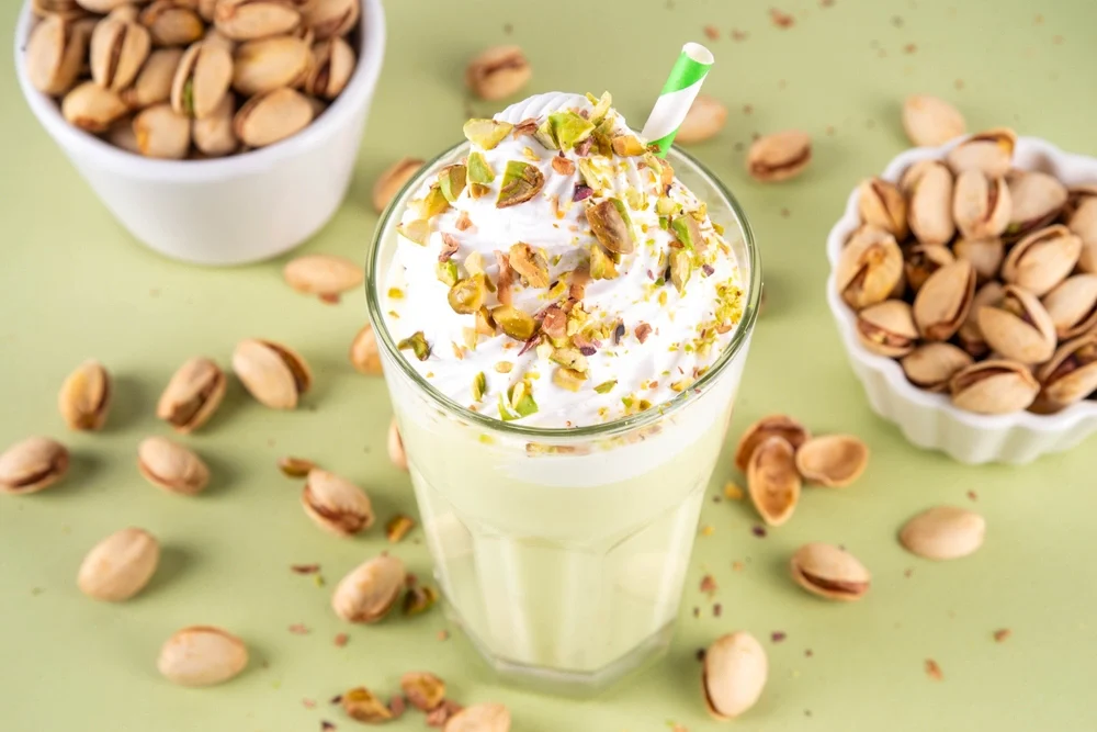 شیک پسته و عسل - نوشیدنی خنک تابستانی