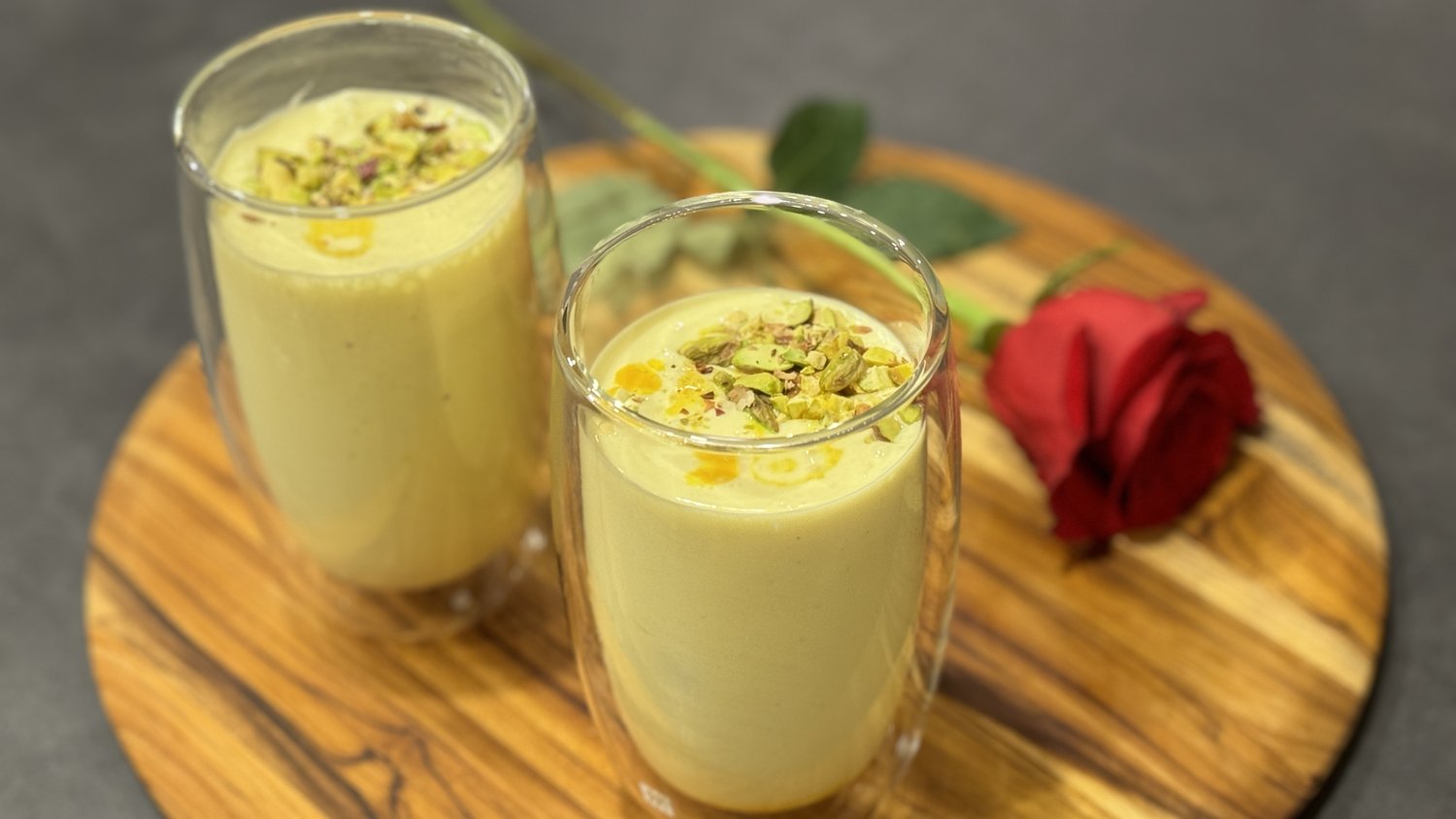 طرز تهیه شیر پسته زعفرانی
