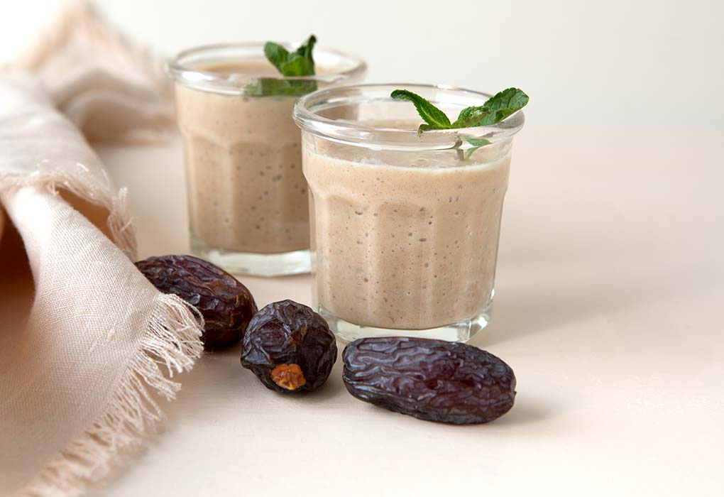 نوشیدنی خنک تابستانی پسته، خرما و شیر