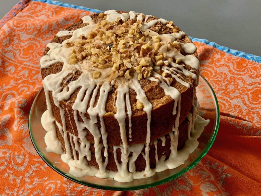 سرو و تزئین کیک دارچینی