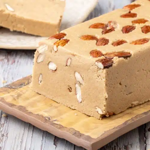 طرز تهیه حلوا ارده با مغز بادام
