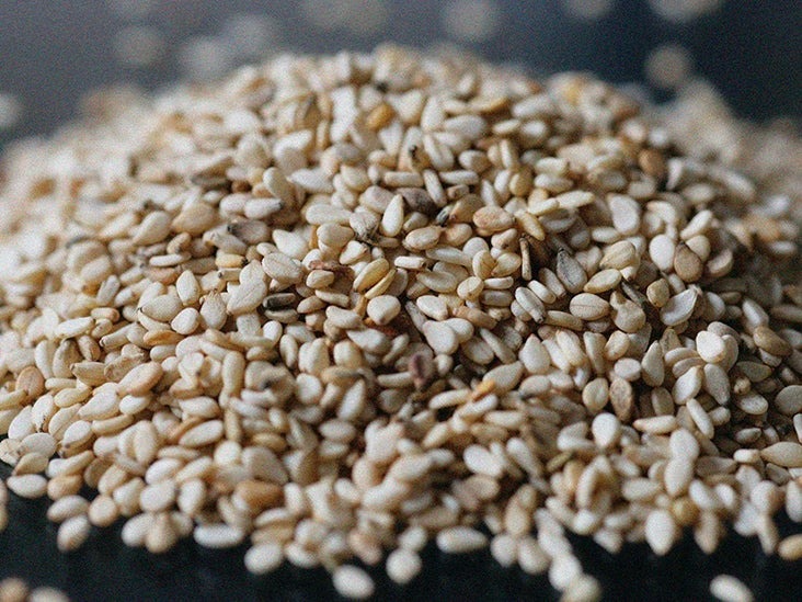 دانه کنجد و ارده؛ منابع گیاهی تقویت‌کننده جذب B12