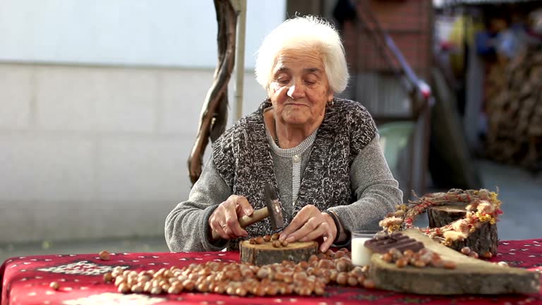 بهترین آجیل برای سالمندان - فندق