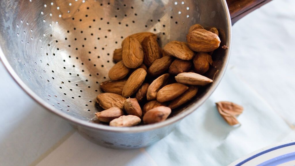 بادام درختی برای کلسترول