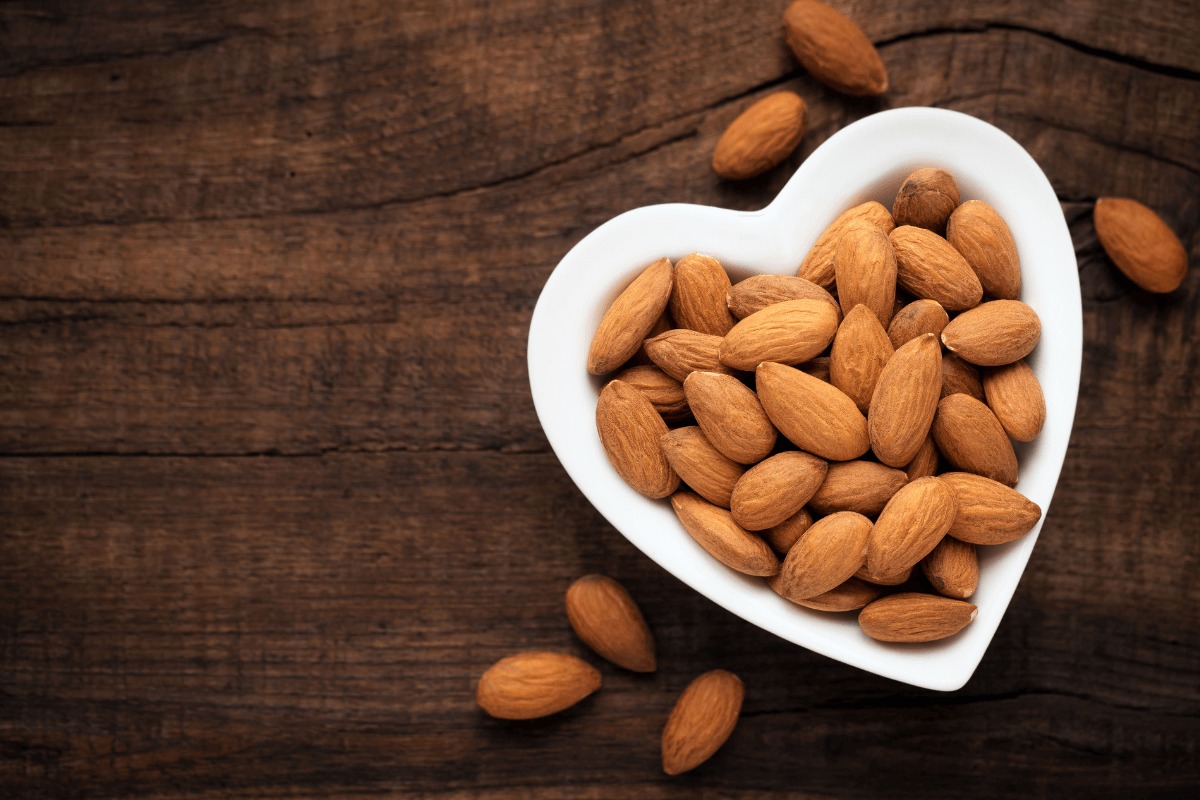 خواص بادام درختی برای سلامت قلب و عروق